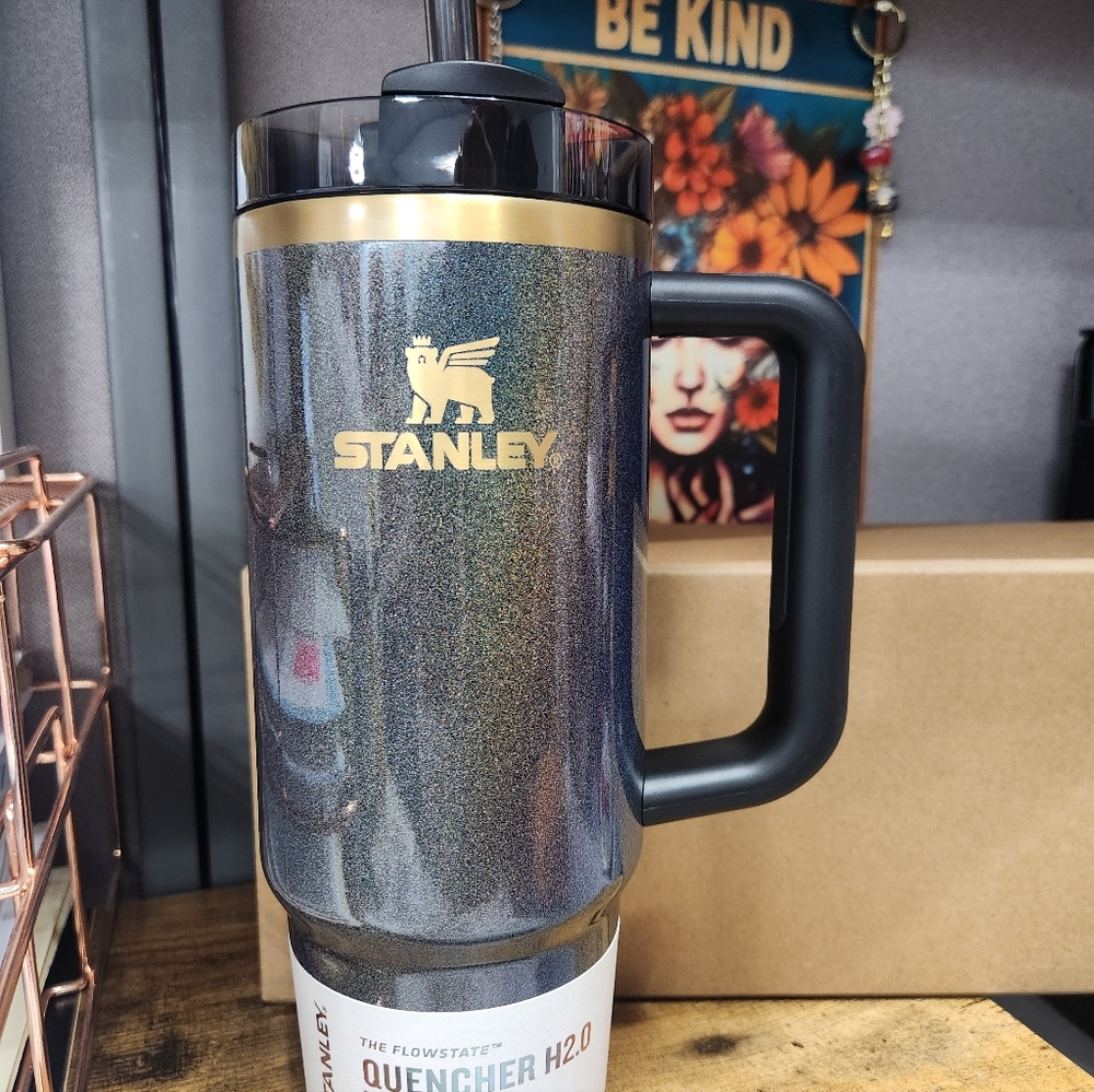 Stanley Quencher H2.0 Mug - Black and Gold